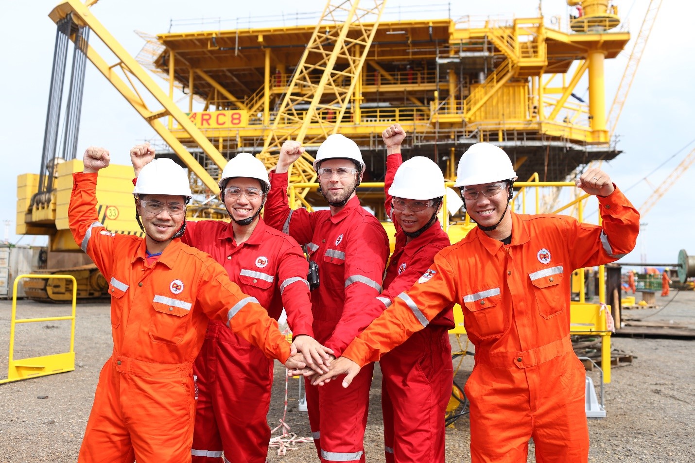 Thắp lửa mỗi ngày – để giữ vững ngọn lửa Vietsovpetro trên hành trình tương lai.